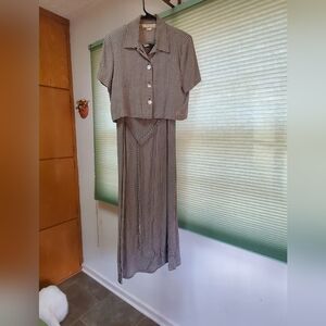 Womens sleevless dress with short sleeve matching jacket Size 7/8